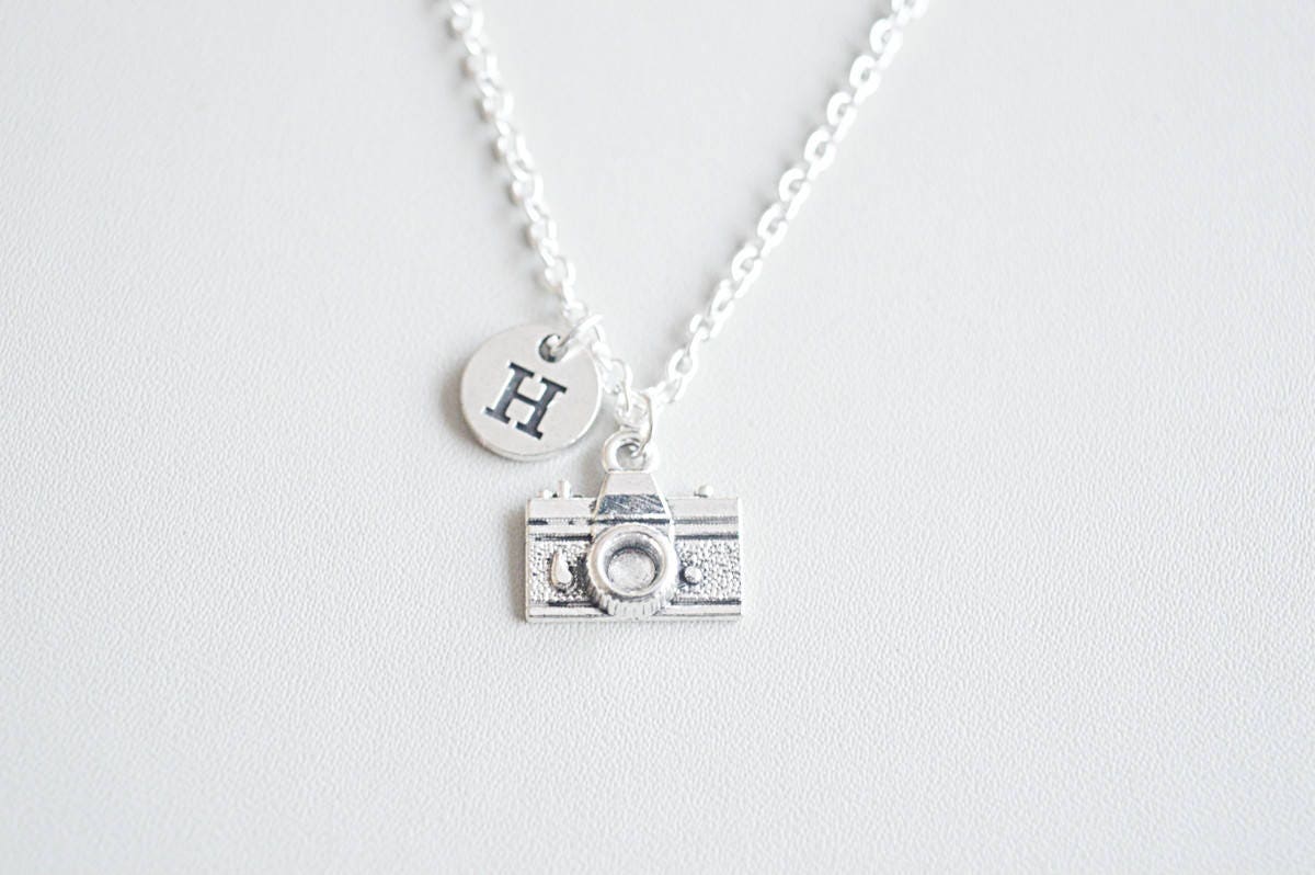 Camera necklace, Camera gifts, Photographer necklace, Photographer Jewelry, Photographer gift, Gift for Journalist, Camera Charm, Travel