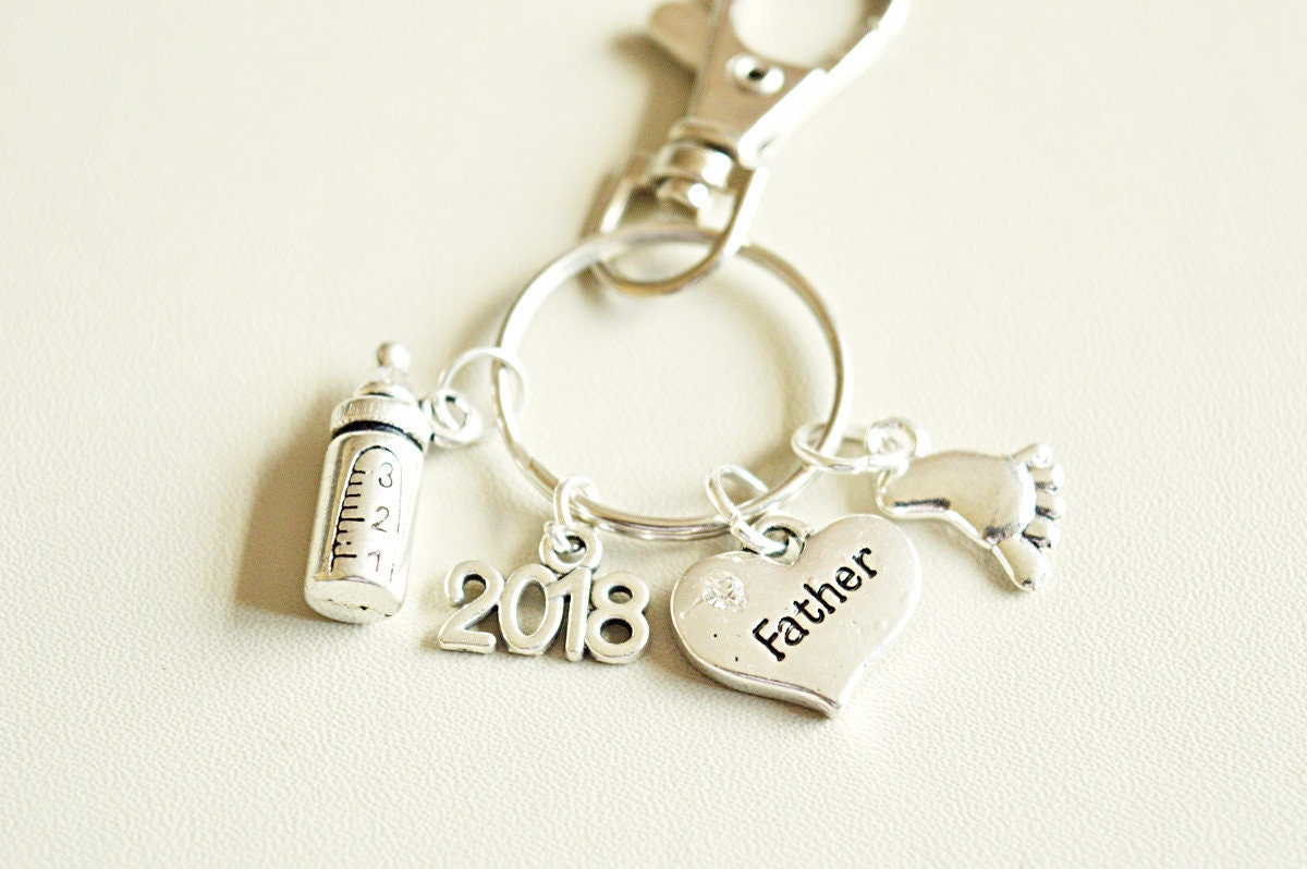 New dad keychain, New dad keyring gift, New dad presents, New parent gift, New baby gift,Dad Est 2018, New dad, Daddy to be,Expectant Father